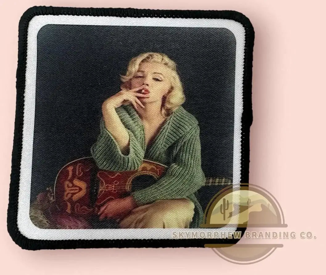 Marilyn Monroe - Smoking