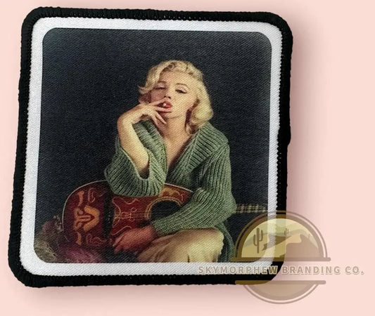 Marilyn Monroe - Smoking